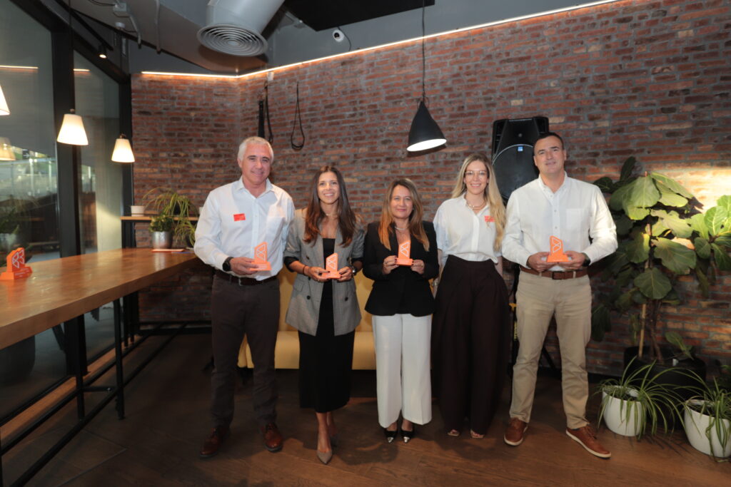 Panelistas Encuentro Compite360